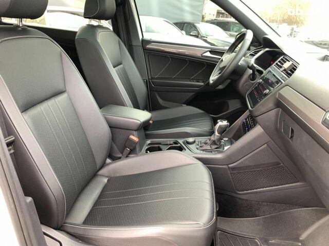 Белый Фольксваген Тигуан, объемом двигателя 2 л и пробегом 45 тыс. км за 28290 $, фото 32 на Automoto.ua