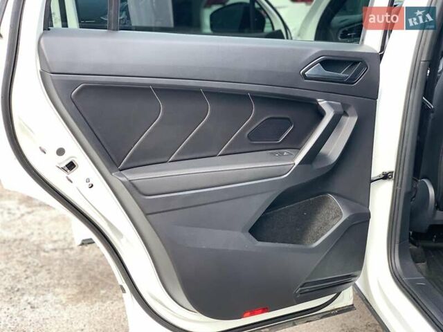 Белый Фольксваген Тигуан, объемом двигателя 2 л и пробегом 45 тыс. км за 28290 $, фото 19 на Automoto.ua