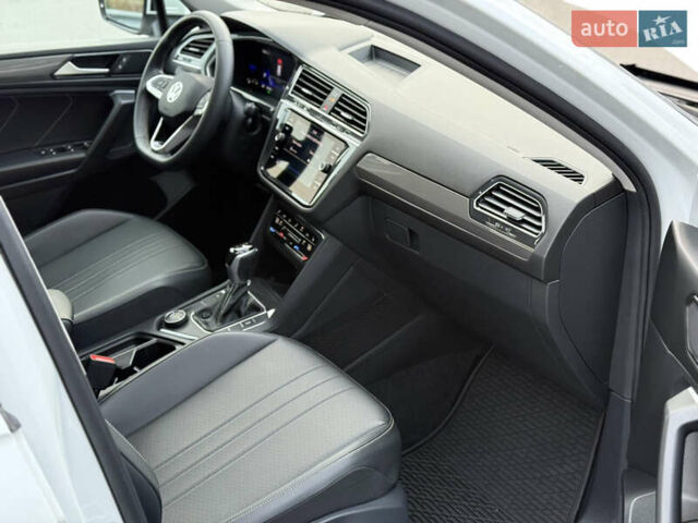 Белый Фольксваген Тигуан, объемом двигателя 1.98 л и пробегом 48 тыс. км за 26999 $, фото 32 на Automoto.ua