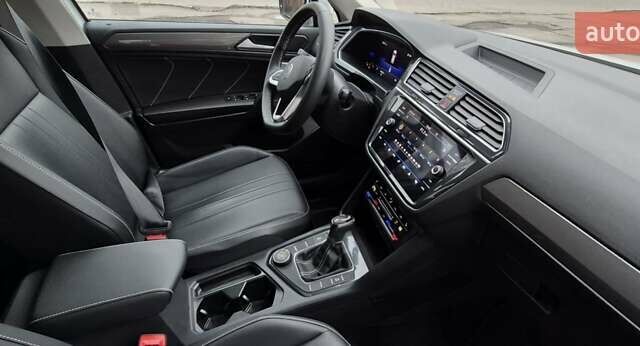 Білий Фольксваген Тігуан, об'ємом двигуна 2.01 л та пробігом 15 тис. км за 27700 $, фото 28 на Automoto.ua