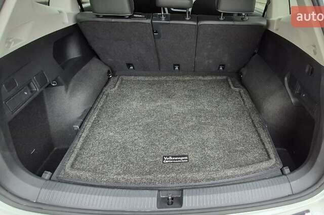 Білий Фольксваген Тігуан, об'ємом двигуна 2.01 л та пробігом 15 тис. км за 27700 $, фото 26 на Automoto.ua