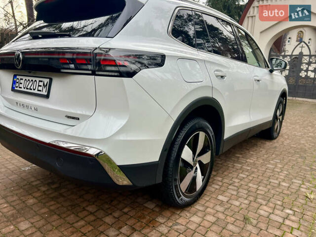 Білий Фольксваген Тігуан, об'ємом двигуна 2 л та пробігом 22 тис. км за 47900 $, фото 45 на Automoto.ua