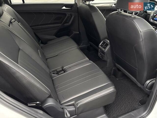 Білий Фольксваген Тігуан, об'ємом двигуна 1.98 л та пробігом 10 тис. км за 27000 $, фото 24 на Automoto.ua