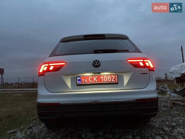 Белый Фольксваген Тигуан, объемом двигателя 2 л и пробегом 5 тыс. км за 24300 $, фото 39 на Automoto.ua