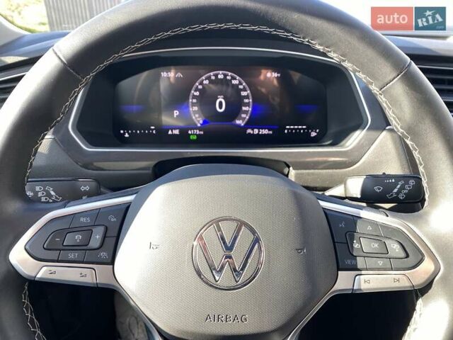 Белый Фольксваген Тигуан, объемом двигателя 2 л и пробегом 5 тыс. км за 24300 $, фото 32 на Automoto.ua