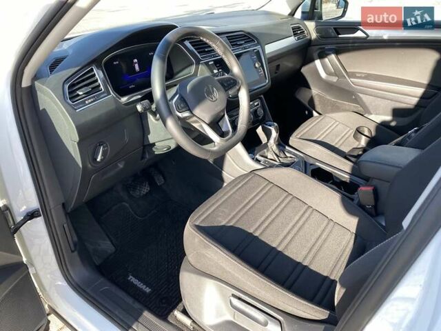 Белый Фольксваген Тигуан, объемом двигателя 2 л и пробегом 5 тыс. км за 24300 $, фото 12 на Automoto.ua