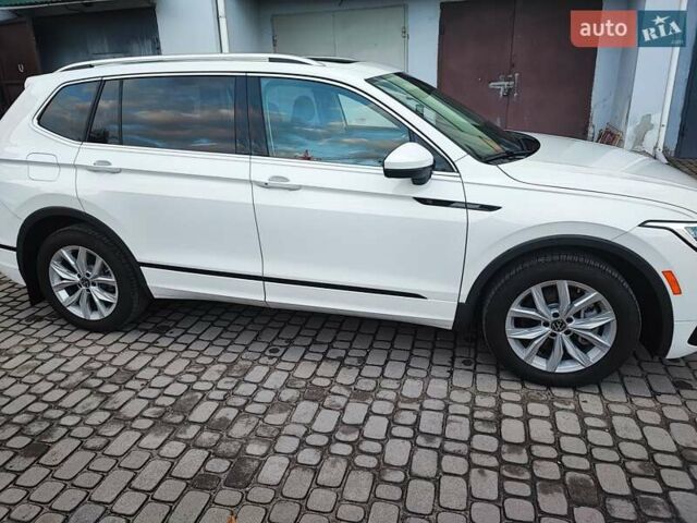Белый Фольксваген Тигуан, объемом двигателя 1.98 л и пробегом 10 тыс. км за 28500 $, фото 2 на Automoto.ua