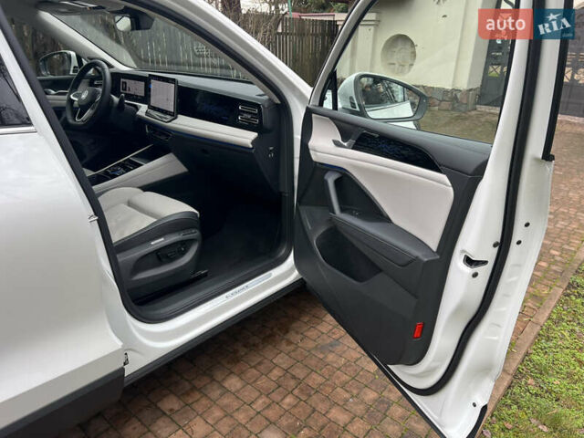 Білий Фольксваген Тігуан, об'ємом двигуна 2 л та пробігом 22 тис. км за 47900 $, фото 130 на Automoto.ua