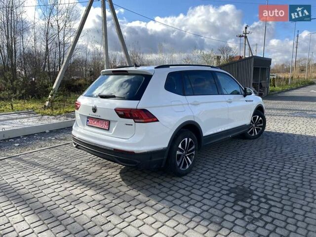 Белый Фольксваген Тигуан, объемом двигателя 2 л и пробегом 5 тыс. км за 24300 $, фото 4 на Automoto.ua