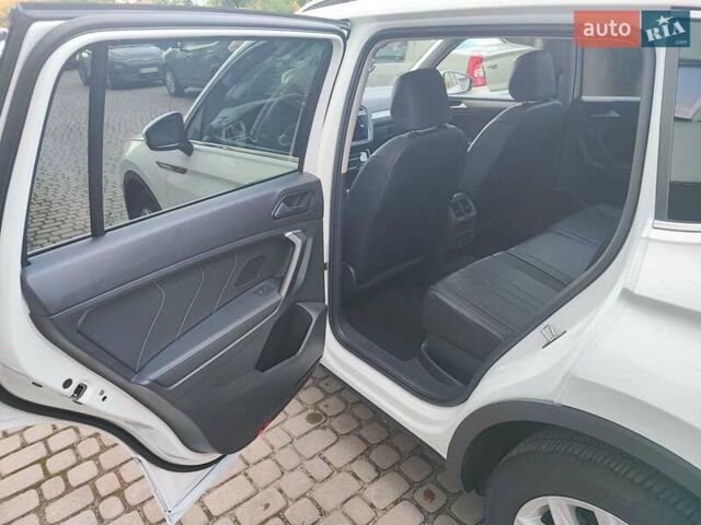 Белый Фольксваген Тигуан, объемом двигателя 1.98 л и пробегом 10 тыс. км за 28500 $, фото 17 на Automoto.ua