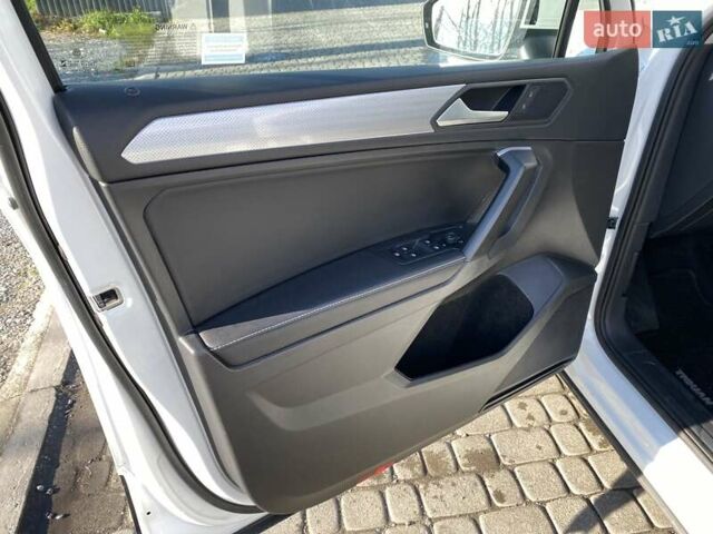 Белый Фольксваген Тигуан, объемом двигателя 2 л и пробегом 5 тыс. км за 24300 $, фото 16 на Automoto.ua