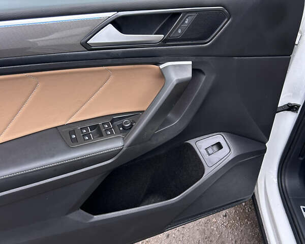 Белый Фольксваген Тигуан, объемом двигателя 1.98 л и пробегом 28 тыс. км за 28500 $, фото 23 на Automoto.ua