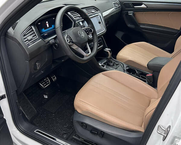 Белый Фольксваген Тигуан, объемом двигателя 1.98 л и пробегом 28 тыс. км за 28500 $, фото 24 на Automoto.ua