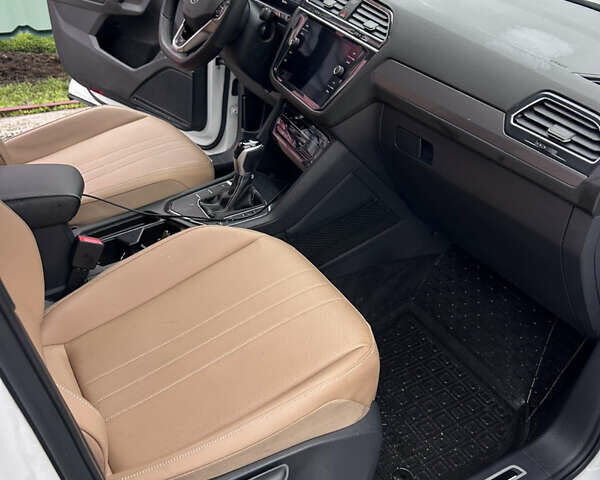 Белый Фольксваген Тигуан, объемом двигателя 1.98 л и пробегом 28 тыс. км за 28500 $, фото 15 на Automoto.ua