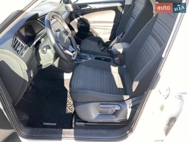 Белый Фольксваген Тигуан, объемом двигателя 2 л и пробегом 5 тыс. км за 24300 $, фото 13 на Automoto.ua