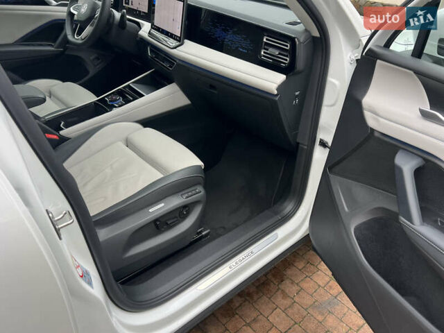 Білий Фольксваген Тігуан, об'ємом двигуна 2 л та пробігом 22 тис. км за 47900 $, фото 131 на Automoto.ua