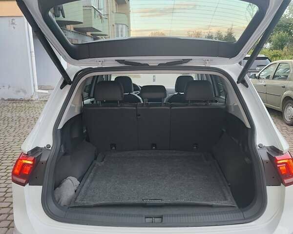 Белый Фольксваген Тигуан, объемом двигателя 1.98 л и пробегом 10 тыс. км за 28500 $, фото 28 на Automoto.ua