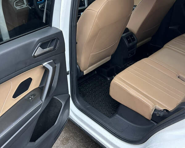 Белый Фольксваген Тигуан, объемом двигателя 1.98 л и пробегом 28 тыс. км за 28500 $, фото 22 на Automoto.ua