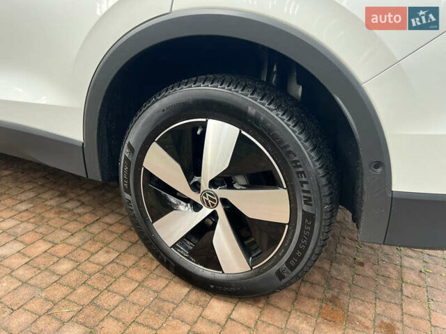 Білий Фольксваген Тігуан, об'ємом двигуна 2 л та пробігом 22 тис. км за 47900 $, фото 42 на Automoto.ua