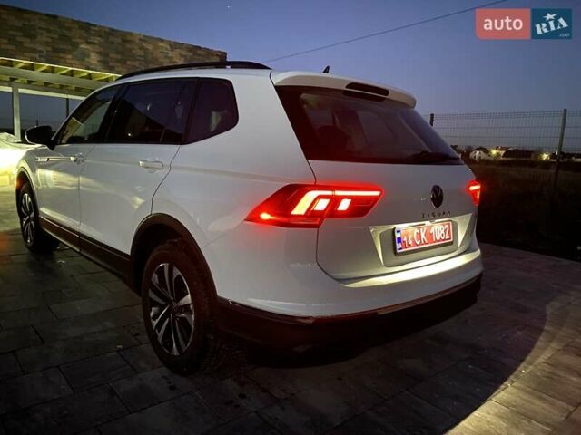 Белый Фольксваген Тигуан, объемом двигателя 2 л и пробегом 5 тыс. км за 24300 $, фото 43 на Automoto.ua