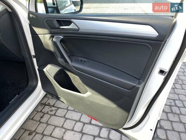 Белый Фольксваген Тигуан, объемом двигателя 2 л и пробегом 5 тыс. км за 24300 $, фото 28 на Automoto.ua