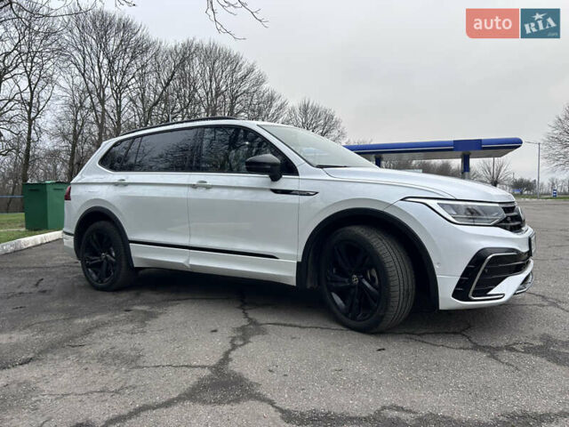 Белый Фольксваген Тигуан, объемом двигателя 1.98 л и пробегом 28 тыс. км за 28500 $, фото 4 на Automoto.ua