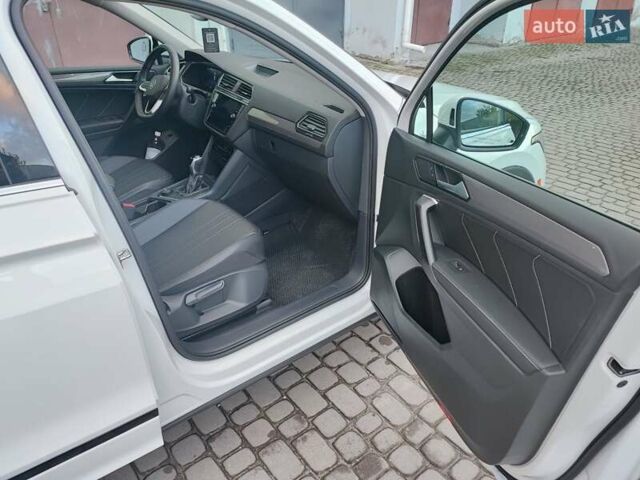 Белый Фольксваген Тигуан, объемом двигателя 1.98 л и пробегом 10 тыс. км за 28500 $, фото 22 на Automoto.ua