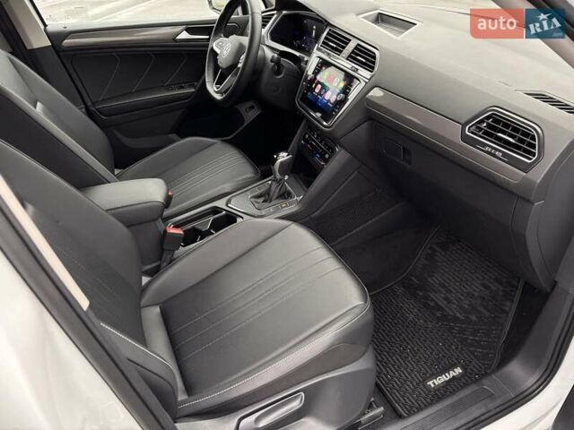 Білий Фольксваген Тігуан, об'ємом двигуна 1.98 л та пробігом 10 тис. км за 27000 $, фото 22 на Automoto.ua