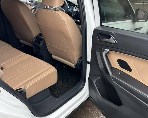 Белый Фольксваген Тигуан, объемом двигателя 1.98 л и пробегом 28 тыс. км за 28500 $, фото 18 на Automoto.ua