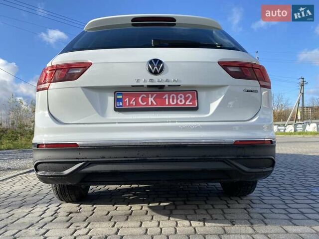 Белый Фольксваген Тигуан, объемом двигателя 2 л и пробегом 5 тыс. км за 24300 $, фото 6 на Automoto.ua