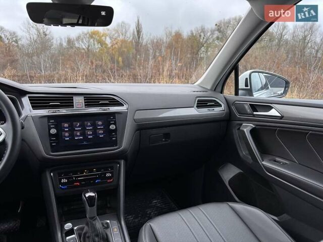 Білий Фольксваген Тігуан, об'ємом двигуна 1.98 л та пробігом 10 тис. км за 27000 $, фото 19 на Automoto.ua