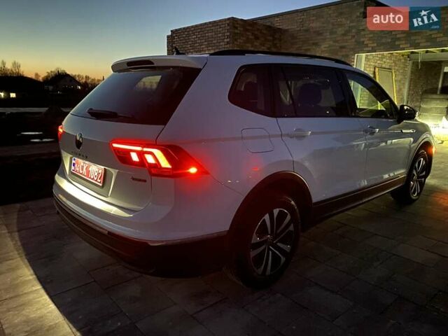 Белый Фольксваген Тигуан, объемом двигателя 2 л и пробегом 5 тыс. км за 24300 $, фото 42 на Automoto.ua