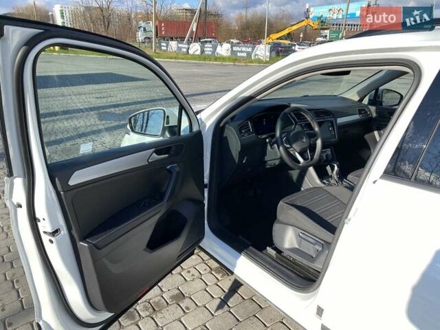 Белый Фольксваген Тигуан, объемом двигателя 2 л и пробегом 5 тыс. км за 24300 $, фото 11 на Automoto.ua