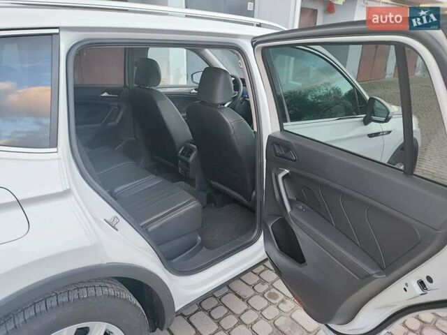 Белый Фольксваген Тигуан, объемом двигателя 1.98 л и пробегом 10 тыс. км за 28500 $, фото 18 на Automoto.ua