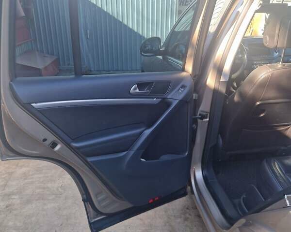 Бежевый Фольксваген Тигуан, объемом двигателя 1.97 л и пробегом 122 тыс. км за 14000 $, фото 23 на Automoto.ua