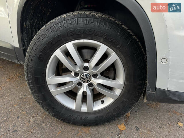 Бежевый Фольксваген Тигуан, объемом двигателя 1.97 л и пробегом 208 тыс. км за 12800 $, фото 34 на Automoto.ua
