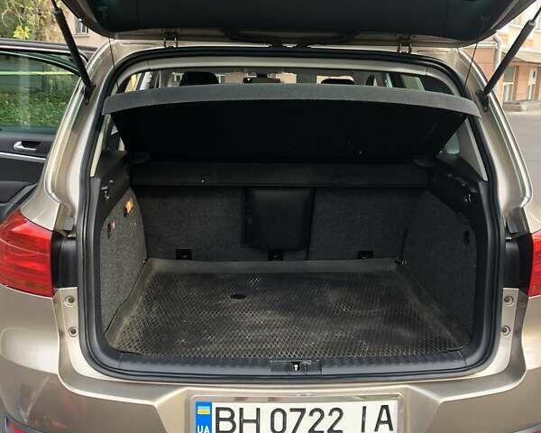 Бежевый Фольксваген Тигуан, объемом двигателя 2 л и пробегом 186 тыс. км за 16000 $, фото 5 на Automoto.ua