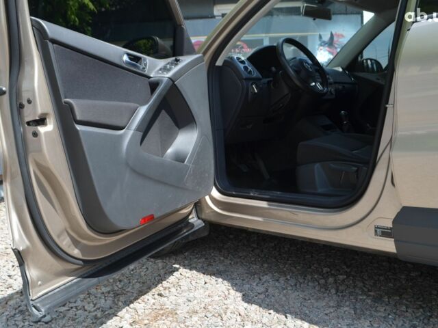 Бежевий Фольксваген Тігуан, об'ємом двигуна 1.4 л та пробігом 211 тис. км за 11500 $, фото 12 на Automoto.ua