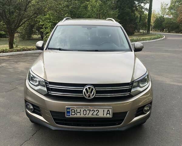 Бежевый Фольксваген Тигуан, объемом двигателя 2 л и пробегом 186 тыс. км за 16000 $, фото 2 на Automoto.ua