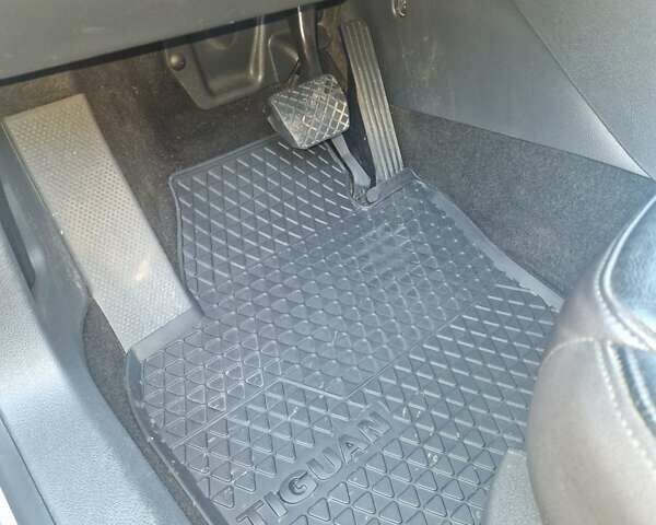 Бежевый Фольксваген Тигуан, объемом двигателя 1.97 л и пробегом 122 тыс. км за 14000 $, фото 33 на Automoto.ua