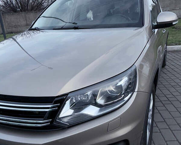 Бежевый Фольксваген Тигуан, объемом двигателя 1.97 л и пробегом 335 тыс. км за 16000 $, фото 4 на Automoto.ua