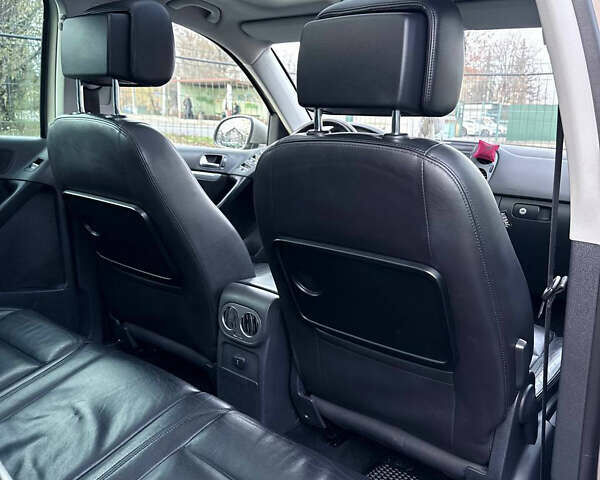 Бежевый Фольксваген Тигуан, объемом двигателя 1.97 л и пробегом 335 тыс. км за 16000 $, фото 16 на Automoto.ua