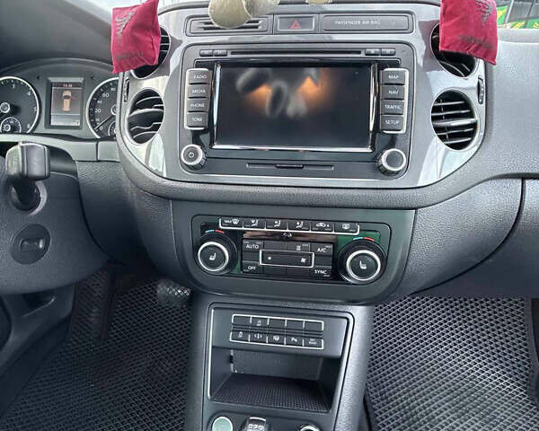 Бежевый Фольксваген Тигуан, объемом двигателя 1.97 л и пробегом 335 тыс. км за 16000 $, фото 20 на Automoto.ua