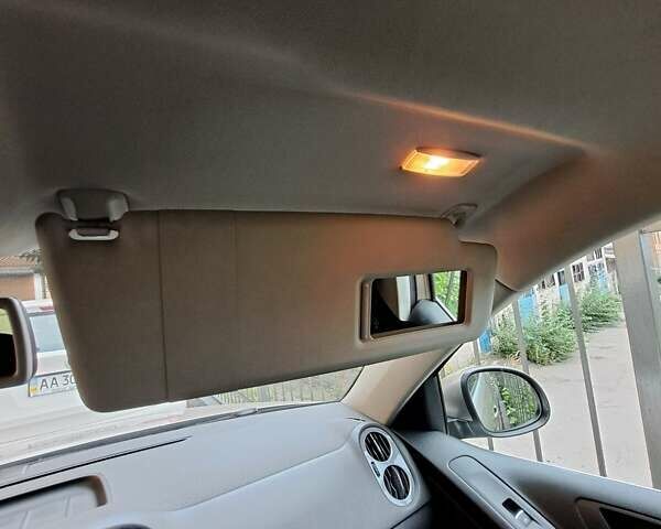 Бежевый Фольксваген Тигуан, объемом двигателя 1.97 л и пробегом 135 тыс. км за 15900 $, фото 11 на Automoto.ua