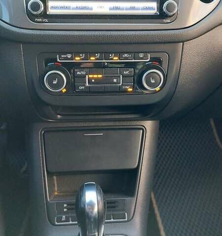 Бежевий Фольксваген Тігуан, об'ємом двигуна 1.97 л та пробігом 220 тис. км за 14900 $, фото 7 на Automoto.ua