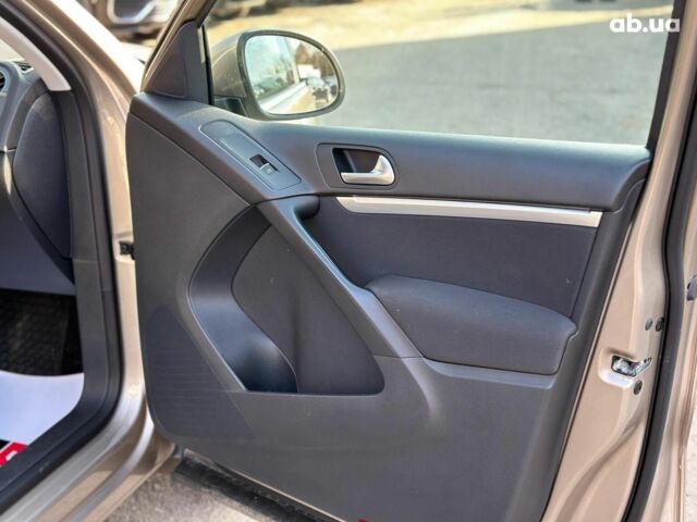 Бежевый Фольксваген Тигуан, объемом двигателя 2 л и пробегом 130 тыс. км за 17940 $, фото 43 на Automoto.ua