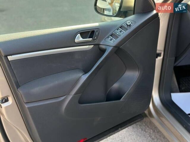 Бежевый Фольксваген Тигуан, объемом двигателя 2 л и пробегом 130 тыс. км за 17940 $, фото 23 на Automoto.ua