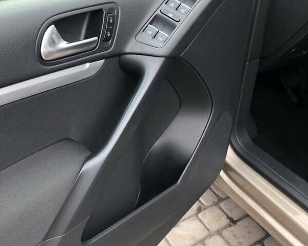 Фольксваген Тігуан 2015 у Тернополі на Automoto.ua Бежевий Фольксваген Тігуан, об'ємом двигуна 1.97 л та пробігом 84 тис. км за 22100 $, фото 14 на Automoto.ua