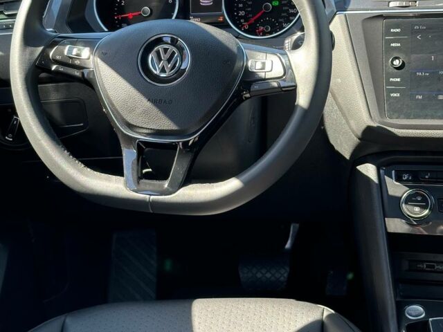 Черный Фольксваген Тигуан, объемом двигателя 2 л и пробегом 49 тыс. км за 21990 $, фото 9 на Automoto.ua