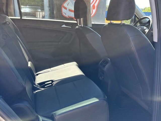 Черный Фольксваген Тигуан, объемом двигателя 2 л и пробегом 49 тыс. км за 21990 $, фото 13 на Automoto.ua